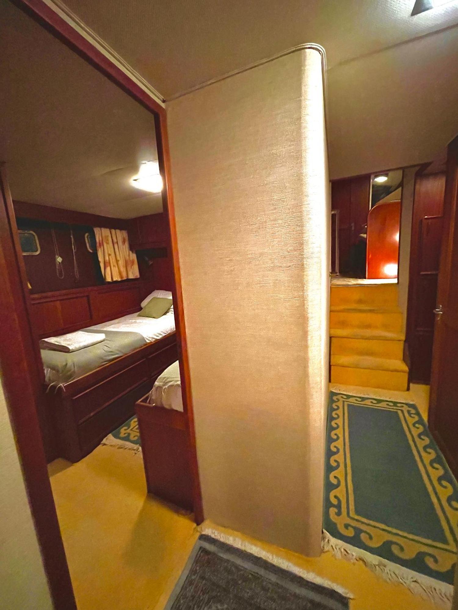 Hotel Yacht Our Alissa Sant Adria de Besos Exterior photo